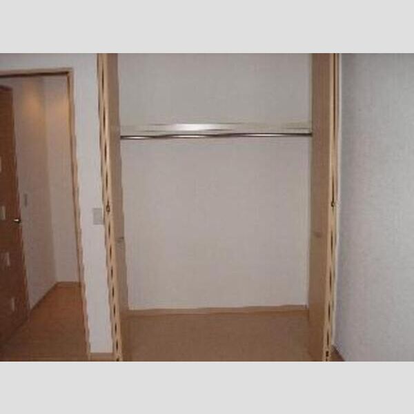 アイランド・F101号室 洋室1収納