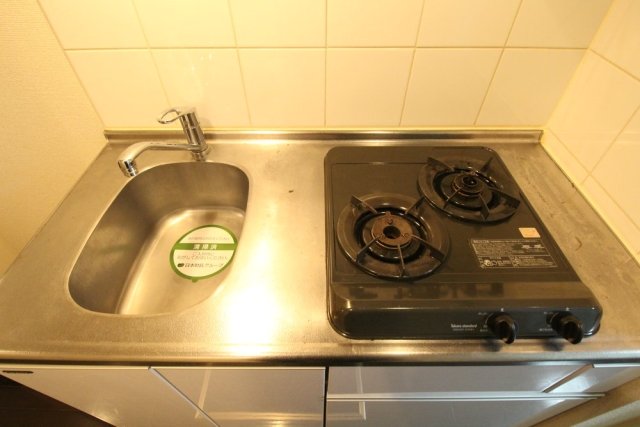 トーシンフェニックス牛込神楽坂1階 システムキッチン（2口ガスコンロ）