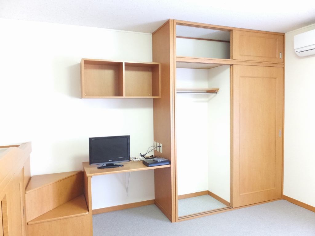 レオパレスリベェール205号室 ポール付きなので大切なお洋服もシワになりません。