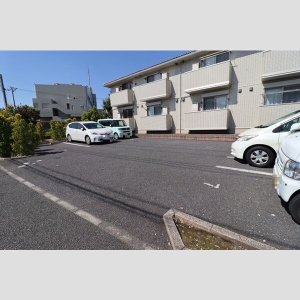 ルミエール参番館 駐車場
