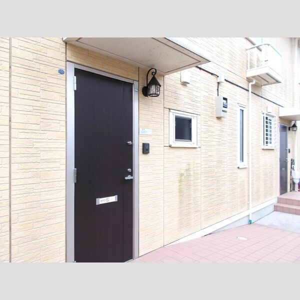 クロノス 玄関前