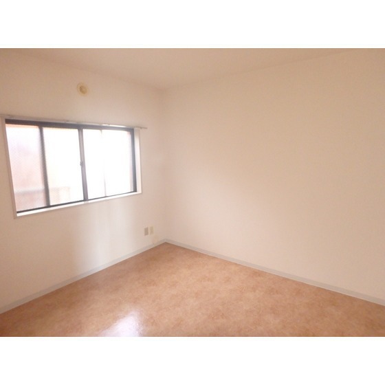 コーラルスターガーデン302号室 リビング