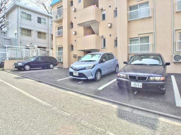 キアラ経堂 駐車場