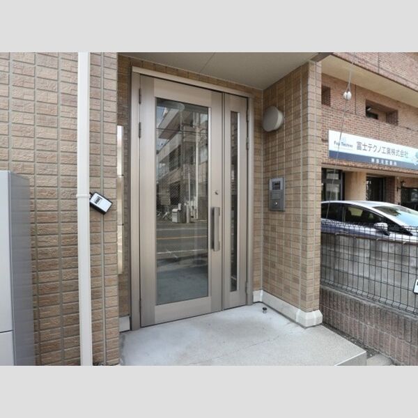 グラシューズ オートロック付きエントランス