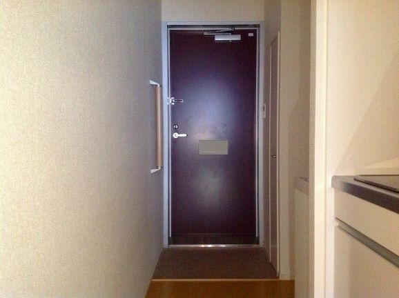 レオパレス中の島 玄関