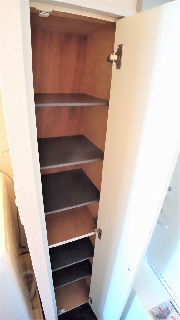 レオパレスグランシャリオ106号室 靴箱です。