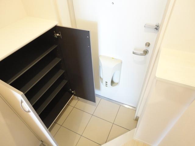 en guren　（エン　グレン）201号室 下駄箱