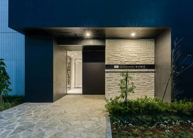 ガーラ・グランディ横浜鶴見11階 ゆとりのあるエントランスです