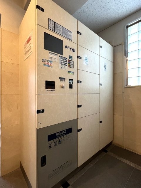 パレステュディオ新宿ＷＥＳＴ4階 宅配BOX