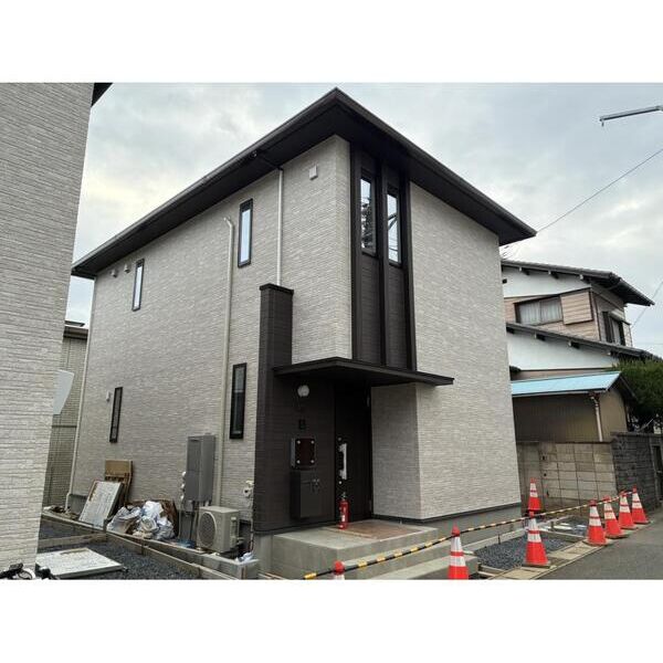 ウエストの外観画像