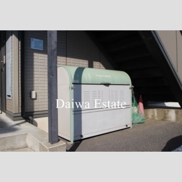 ノーブル富里202号室 敷地内ごみ置き場