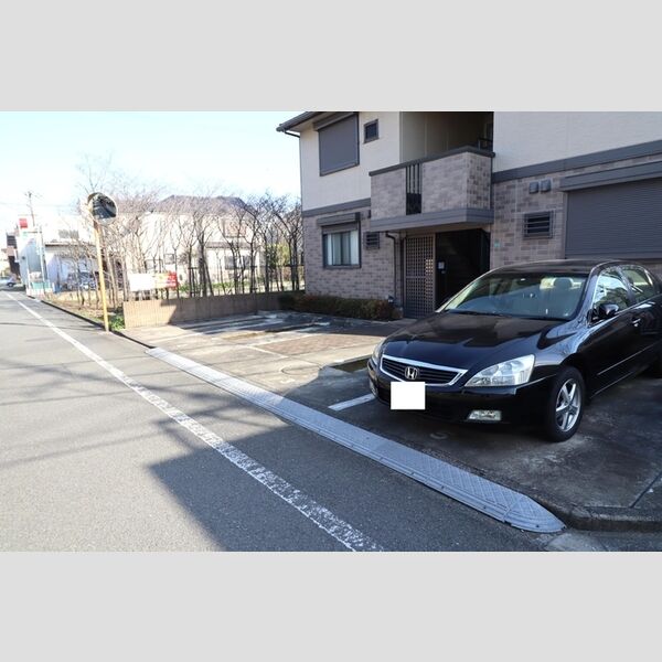 ペニーレーン　AB 駐車場