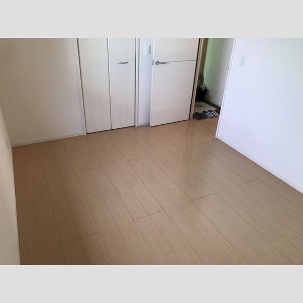 シャルマン・ドミール202号室 洋室　6帖