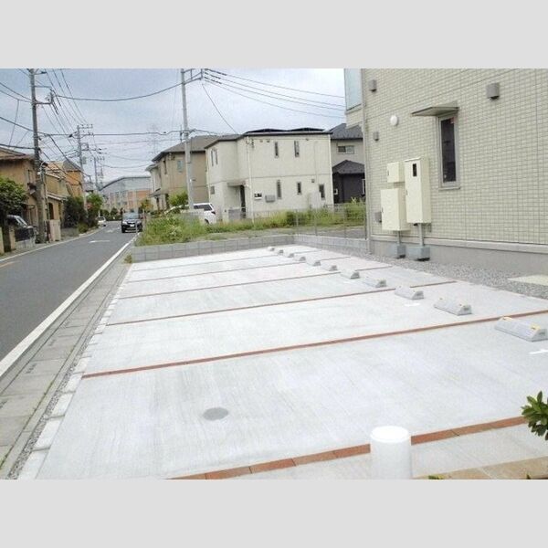 ファミーユ 駐車場