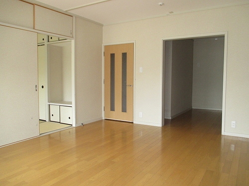 テレパレス日限山1階 リビングダイニング　※2019年6月撮影