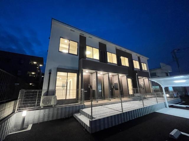 アルビコッカ101号室 外観写真（夜）