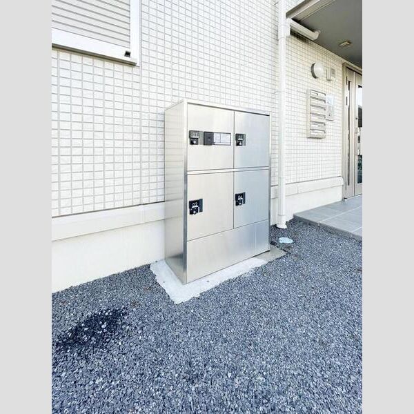 エミナンスⅢ 宅配ボックス