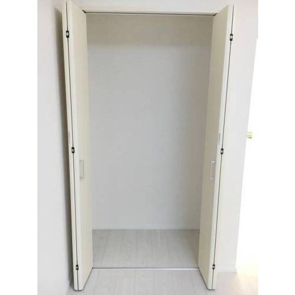 ラ・カンパネラ中央林間0303号室 収納