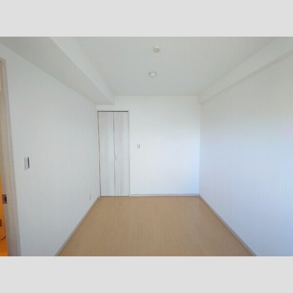 グランヴェールにしすな304号室 洋室6帖(別角度)