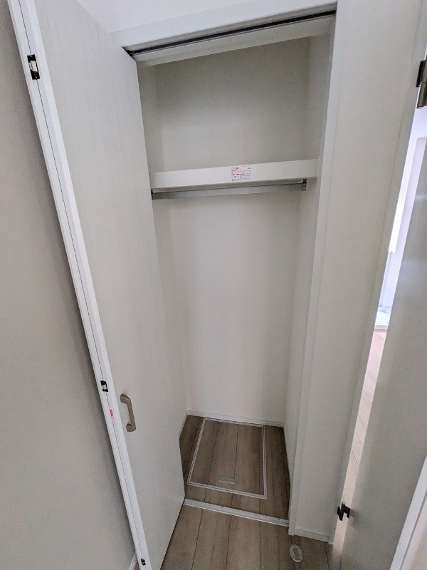 アリスワン南三咲(E-222)2階 収納