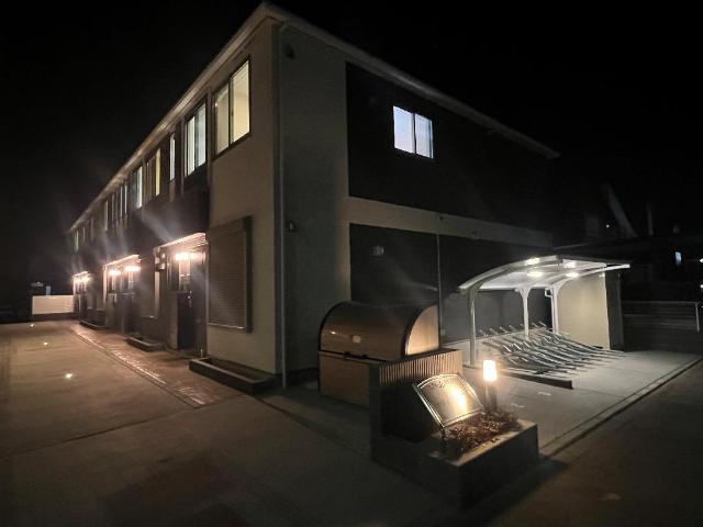 ラヴィグレイス 外観写真（夜）