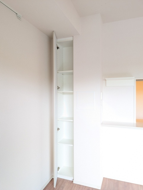 ザ・パークハウス上麻生 リビング収納　2025年10月撮影