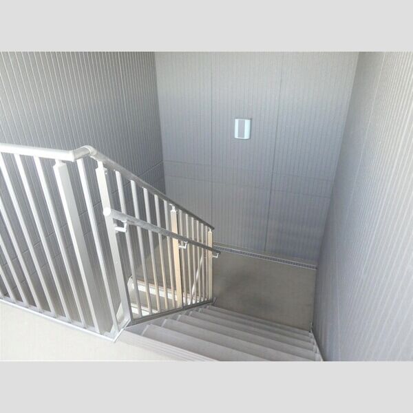 ラディーチェ 上階段