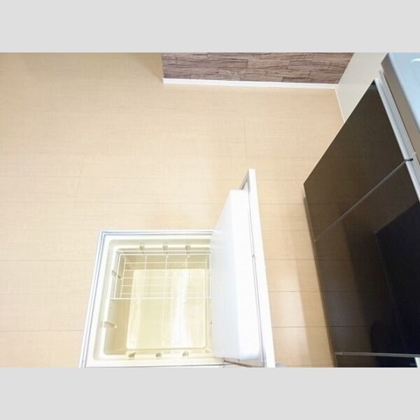 ソレイユB103号室 床下収納