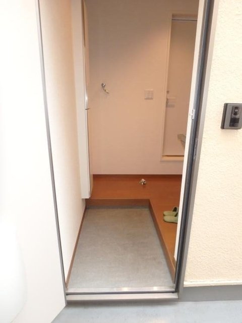 ジュネパレス市川第２４Ｃ2階 玄関