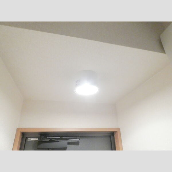 メデアージュ・エイ101号室 人感センサー付き玄関照明