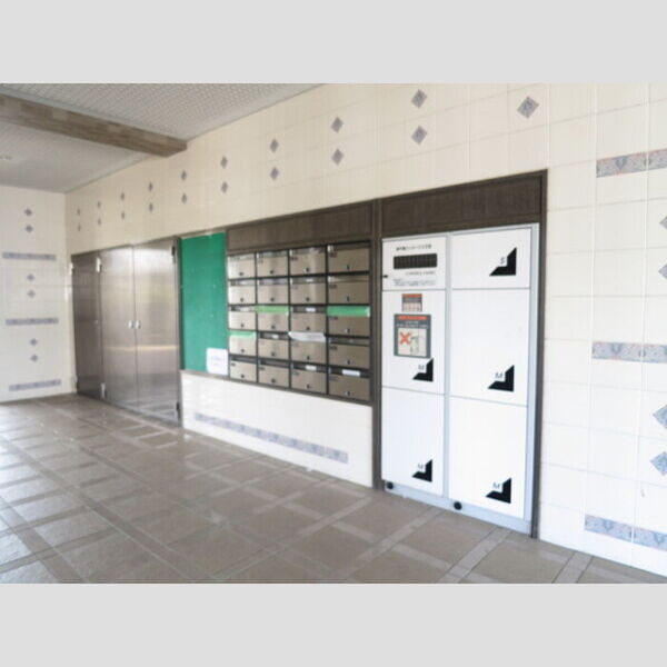 アバンドーネ高橋205号室 宅配ボックス