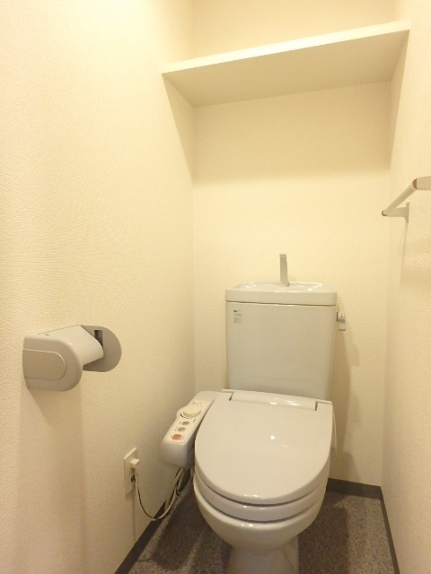 ガラ・グランディ練馬2階 ゆったりとした空間のトイレです