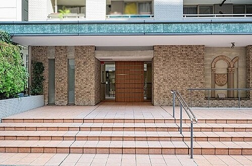 ライオンズステージ関内メダリオン4階 エントランス　※2023年11月撮影