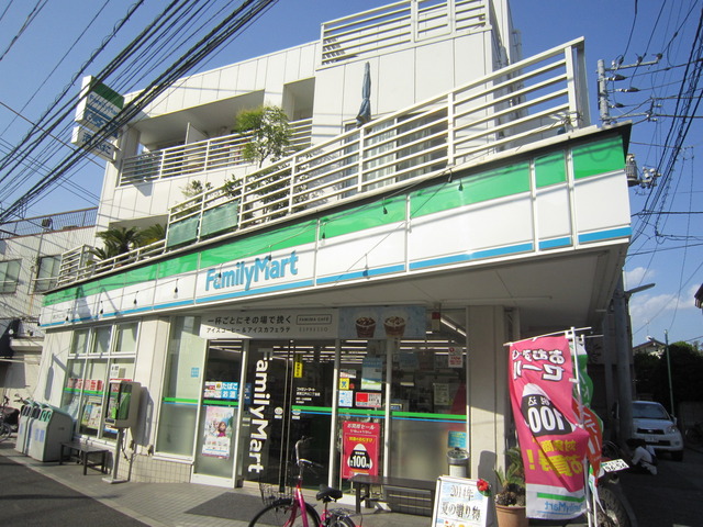 エクセル・カマタ0305号室 ファミリーマート