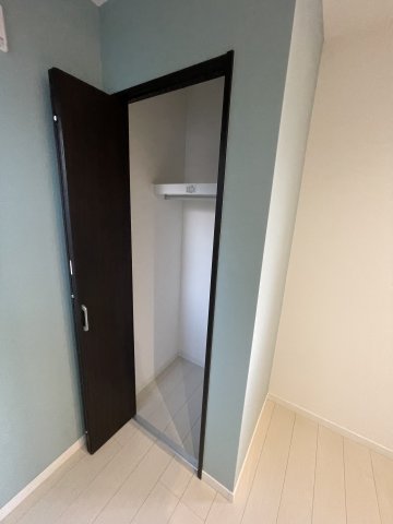 エスタシオン横浜203号室 収納