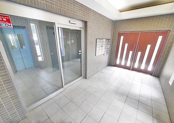 ファーストクラス荏田203号室 エントランス