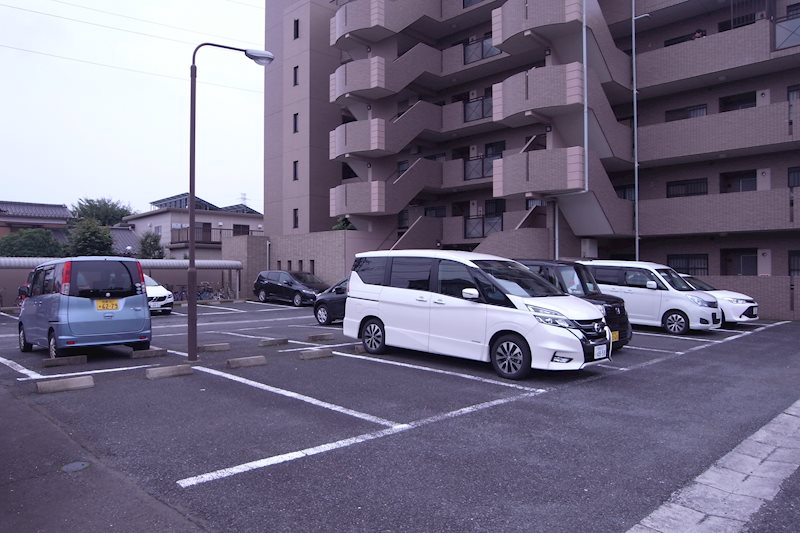 シャルマンドミール5階 駐車場