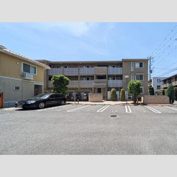 ウィスタリア　G206号室 駐車場