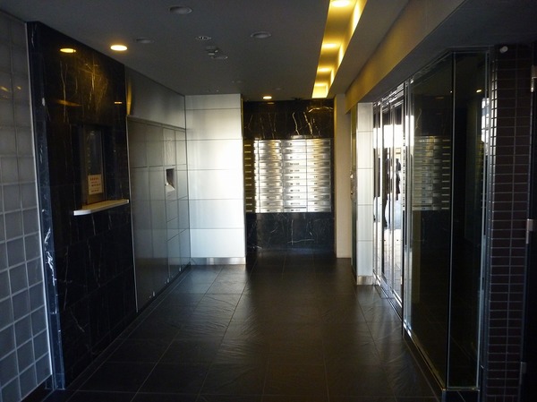 ヴィータローザ東府中103号室 エントランス