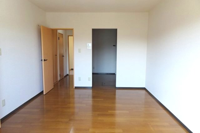 ルミエール・アイユーＡ棟A-2号室 ＬＤＫ　※現況優先