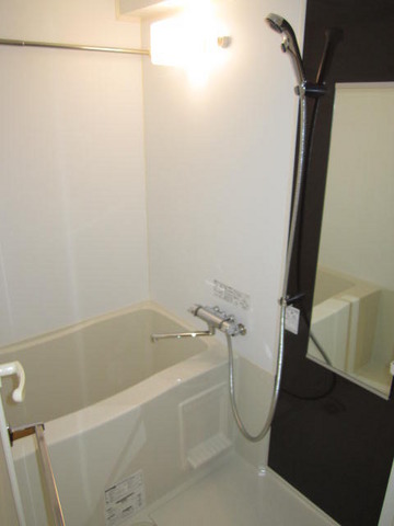 ガーラ・プレシャス横濱関内4階 落ち着いた空間のお風呂です