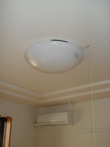 サンモールＳ，Ｔ101号室 洋室には照明も設置済み