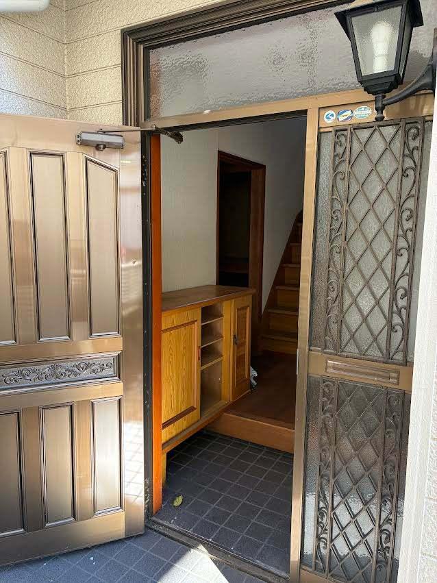 柏市東中新宿3丁目戸建 玄関にはSC設置。家族の靴がしっかり収納できます。