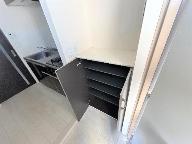 Ｃｈａｔｏｎ Ｂｌａｎｃ201号室 下駄箱