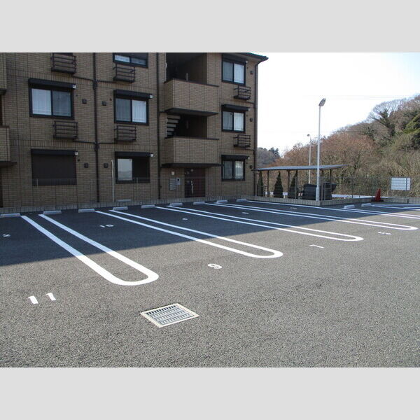 ヴェルデ コリーナ　壱番館103号室 駐車場