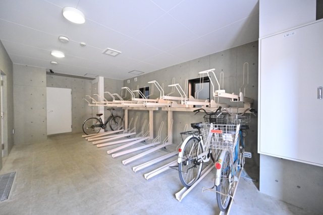 ＲＯＸＩＳ日暮里3階 駐輪場