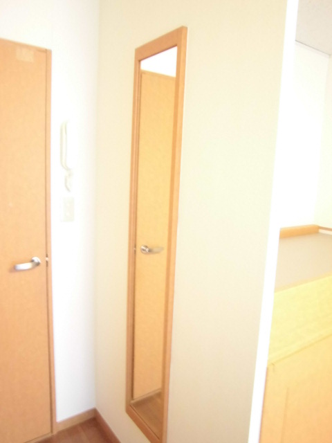 レオパレスノースセブン102号室 鏡ついてます