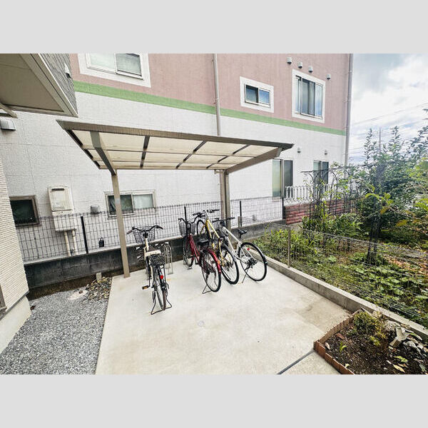 ボヌールK103号室 駐輪場