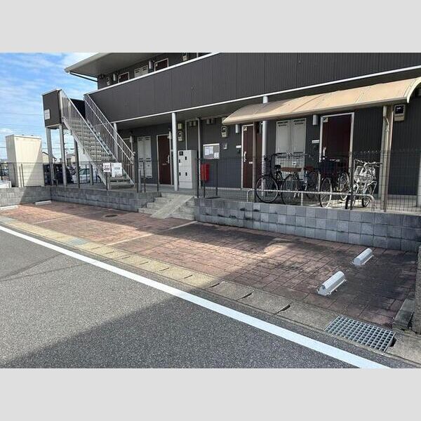 clochett et soleil (クロシェット エト ソレイユ)　101号室 駐車場