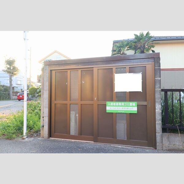 ヴィラ・ファミーユ　A 入居者専用ごみ置場